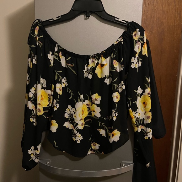 Tops! $6 each or 4 shirts/$20 - Picture 15 of 15